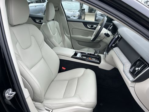 Used 2023 Volvo S60 T8 Plus image 27