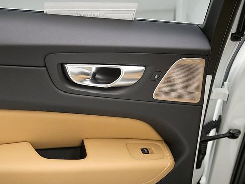 Certified 2023 Volvo XC60 B5 Ultimate w/ Climate Package image 25