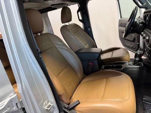 Used 2023 Jeep Wrangler Unlimited Sahara w/ Cold Weather Group image 19