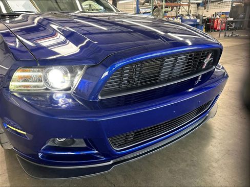 Used 2013 Ford Mustang GT Premium w/ Electronics Pkg RWD image 32