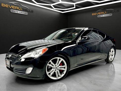 Used 2011 Hyundai Genesis 3.8 image 1