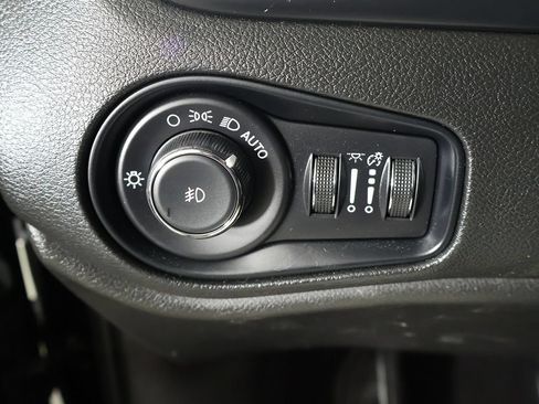 Used 2023 Jeep Renegade Latitude AWD/4WD image 32