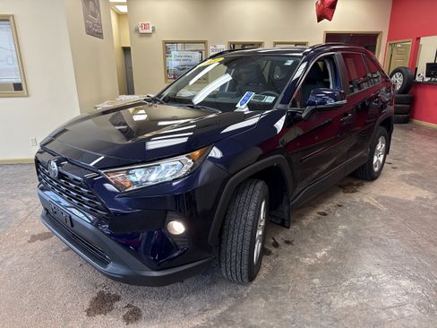 Used 2021 Toyota RAV4 XLE w/ Convenience Package AWD/4WD image 3