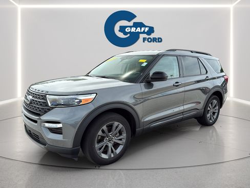 Used 2023 Ford Explorer XLT w/ Equipment Group 202A AWD/4WD image 2