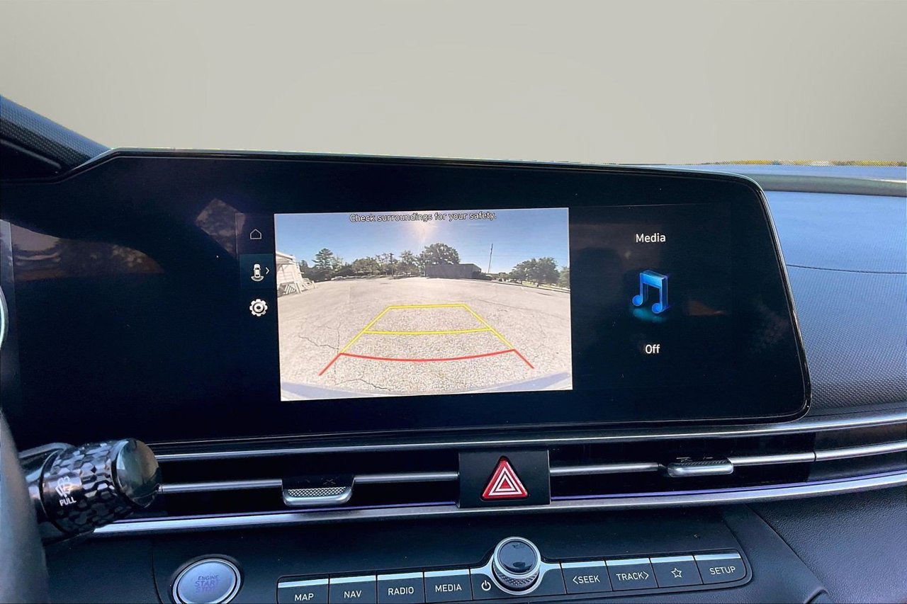 Used 2025 Hyundai Elantra SEL FWD image 14