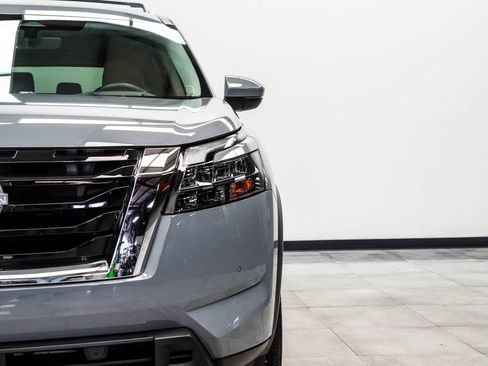 Used 2025 Nissan Pathfinder Platinum AWD/4WD image 4