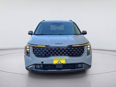 Used 2025 Kia Carnival SX w/ SX Dark Edition Package FWD image 8