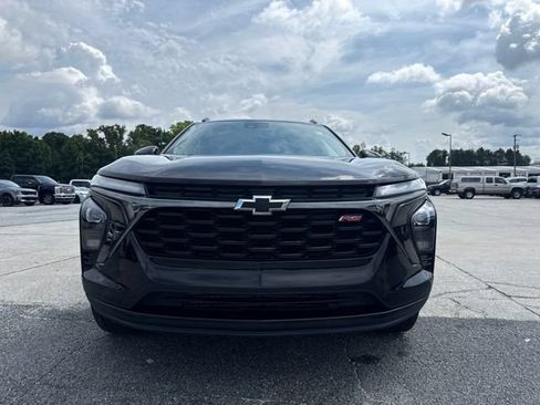 Used 2025 Chevrolet Trax RS w/ Sunroof Package FWD image 8