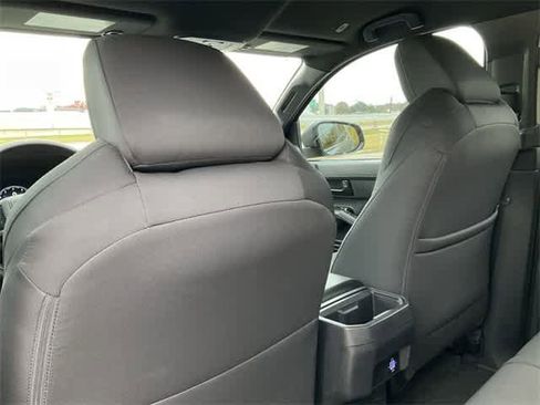 Certified 2025 Toyota Tacoma SR5 image 15