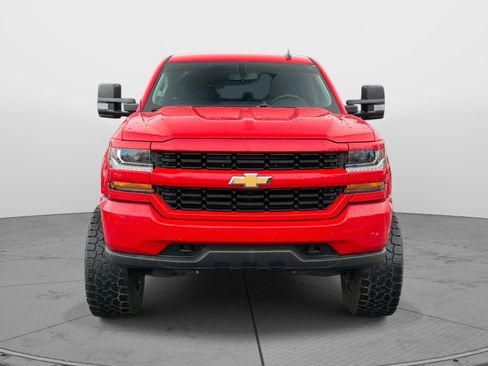 Used 2018 Chevrolet Silverado 1500 Custom w/ Custom Value Package image 3