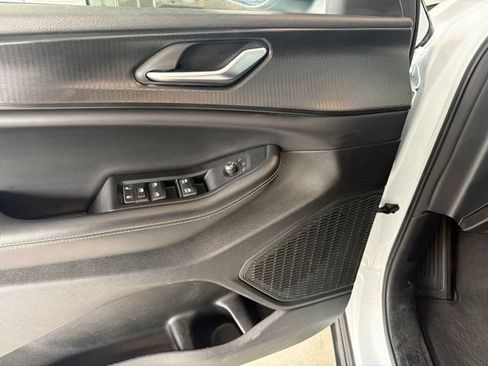 Used 2023 Jeep Grand Cherokee L Laredo AWD/4WD image 5