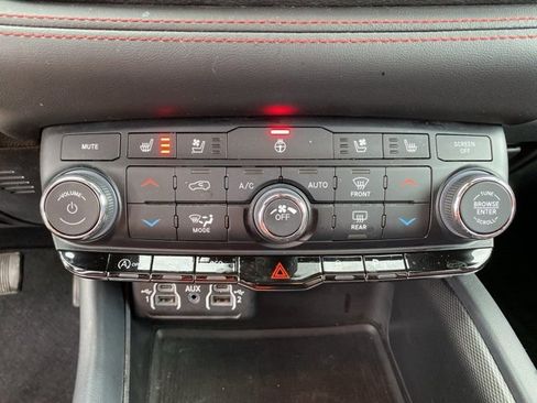 Used 2023 Dodge Durango GT image 28