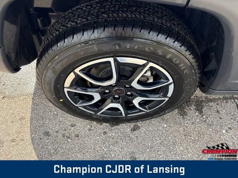 Used 2025 Jeep Compass Trailhawk AWD/4WD image 11