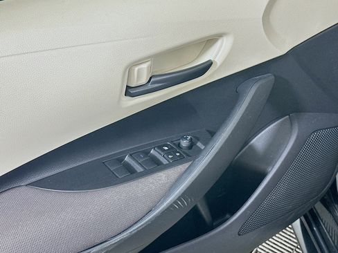 Used 2022 Toyota Corolla LE image 15