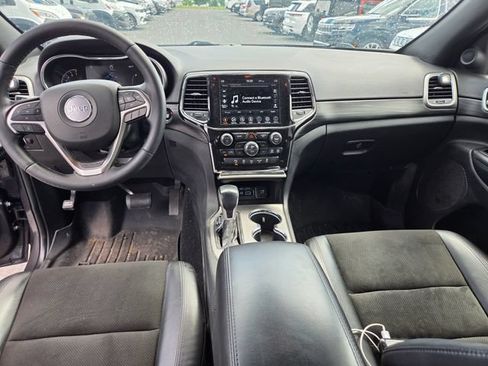 Used 2021 Jeep Grand Cherokee Laredo X AWD/4WD image 3
