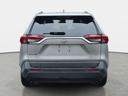 Used 2019 Toyota RAV4 LE image 4