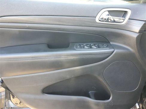 Used 2019 Jeep Grand Cherokee Altitude image 20