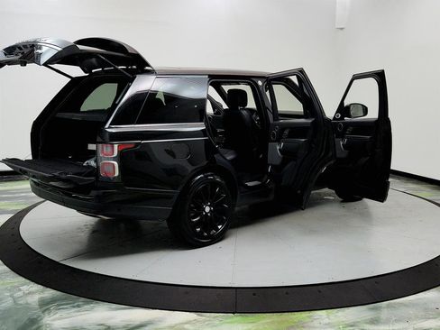 Used 2020 Land Rover Range Rover HSE image 11