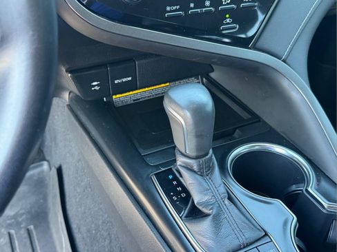 Used 2019 Toyota Camry XSE FWD image 23