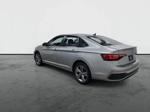 Used 2024 Volkswagen Jetta SE FWD image 9