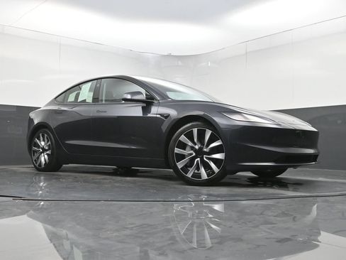 Used 2024 Tesla Model 3 Standard Range RWD image 23