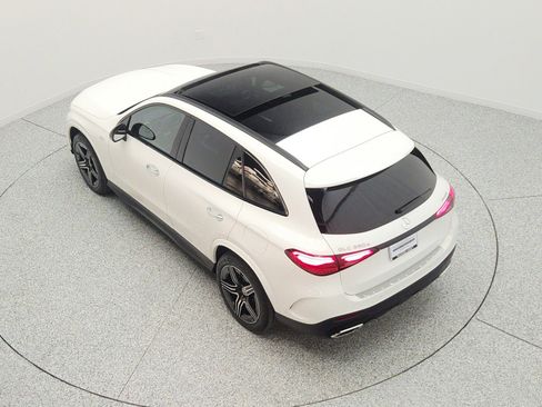 Used 2025 Mercedes-Benz GLC 350e 4MATIC image 29