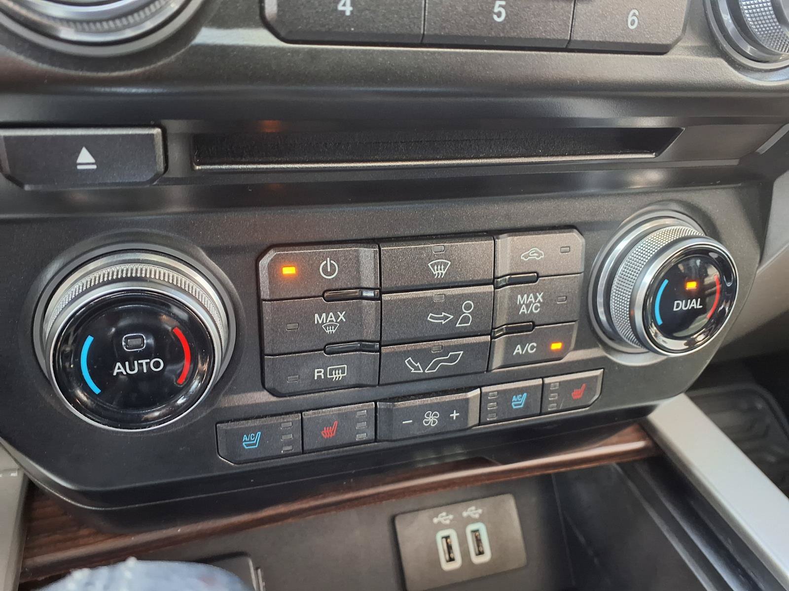 Used 2016 Ford F150 Lariat w/ Equipment Group 502A Luxury RWD image 10