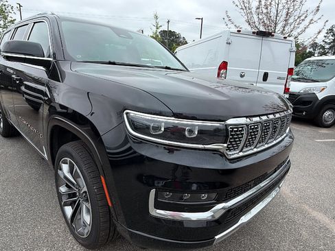 Used 2024 Jeep Grand Wagoneer Series III AWD/4WD image 5