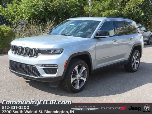 New 2025 Jeep Grand Cherokee Limited AWD/4WD image 2