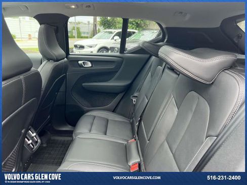 Certified 2025 Volvo XC40 B5 Plus w/ Protection Package Premier image 9
