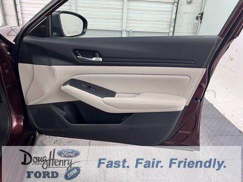 Used 2025 Nissan Altima 2.5 SV image 32