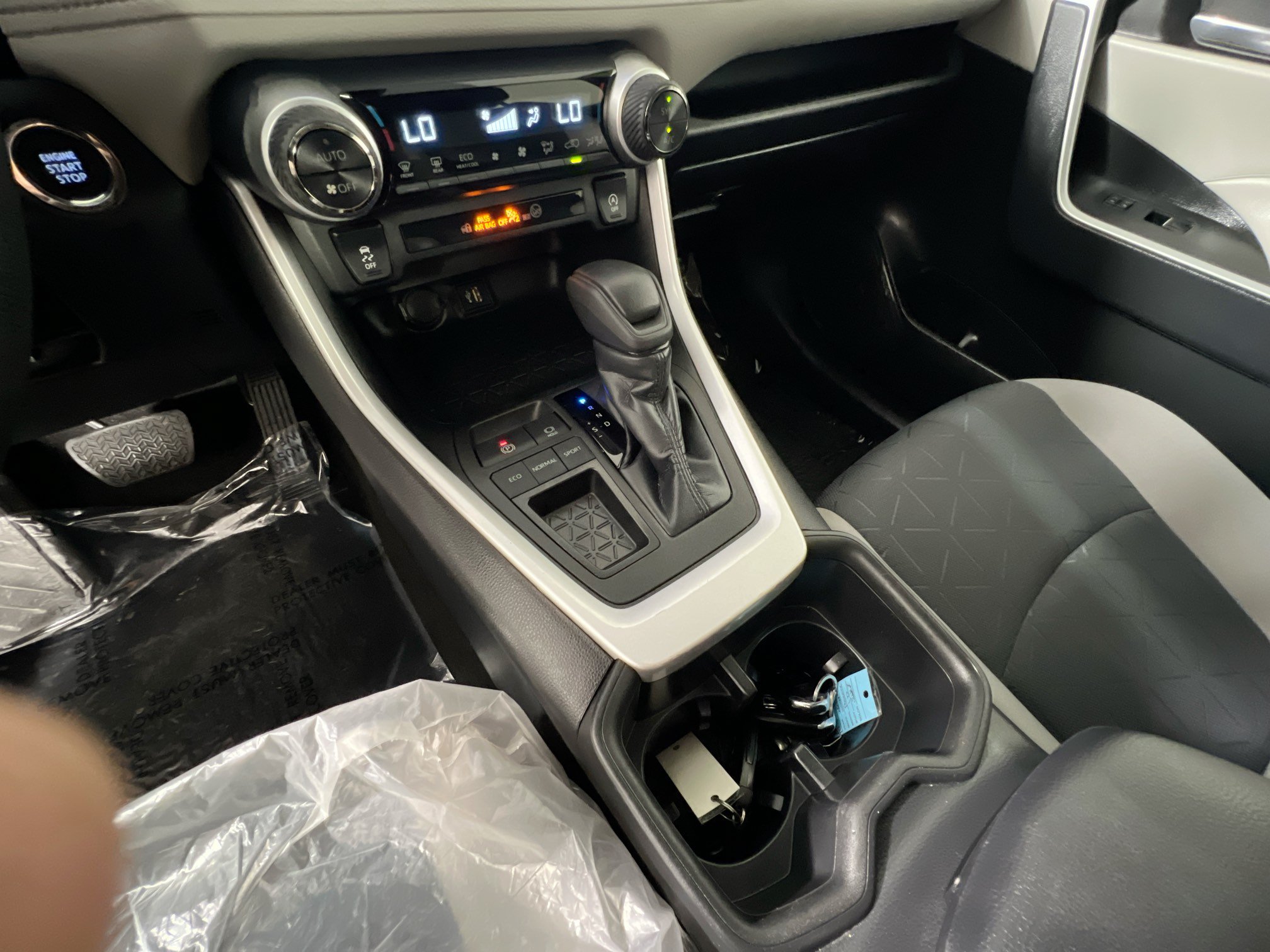Used 2023 Toyota RAV4 XLE w/ Convenience Package FWD image 25