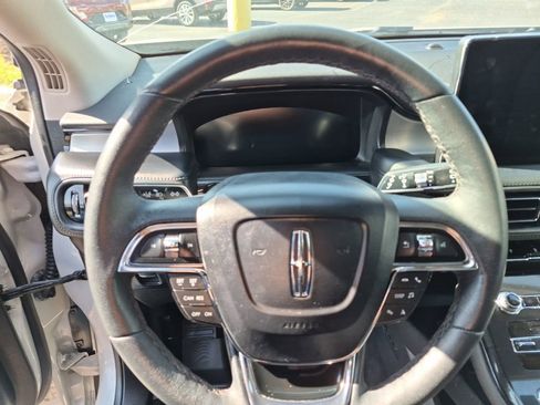 Used 2023 Lincoln Nautilus FWD w/ Premium Package image 10