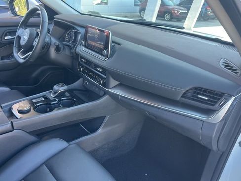 Used 2023 Nissan Rogue SV w/ SV Premium B Package image 21