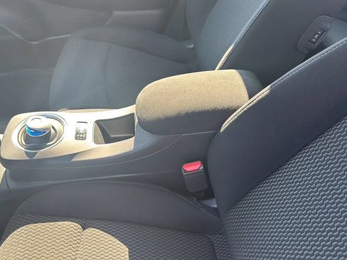 Used 2015 Nissan Leaf S FWD image 17