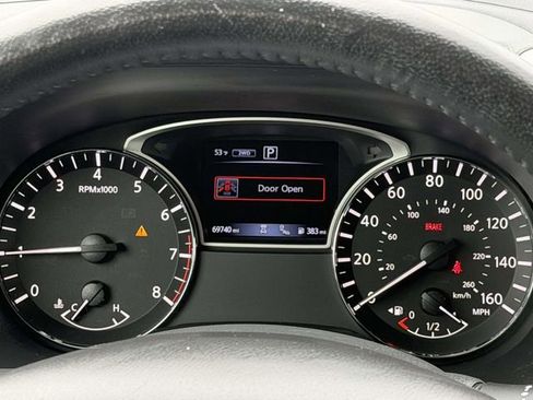 Used 2019 Nissan Pathfinder SL image 24