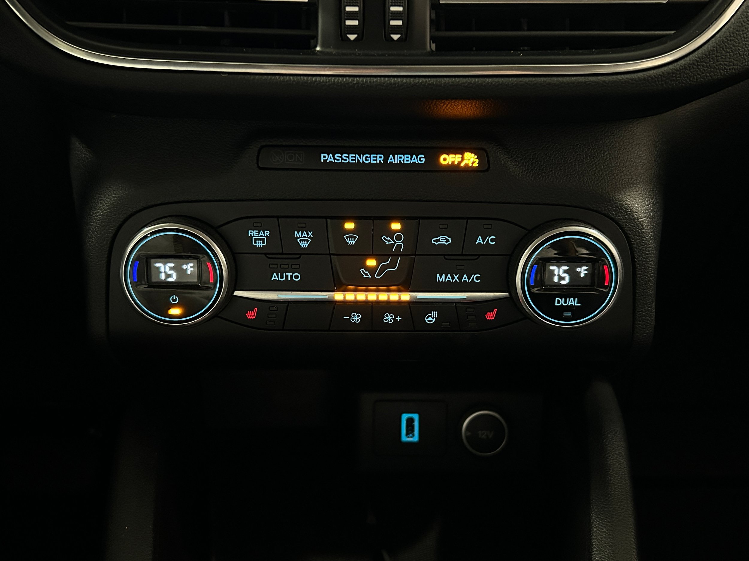 Used 2020 Ford Escape Titanium AWD/4WD image 9