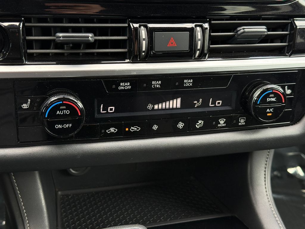 Used 2025 Nissan Pathfinder SV FWD image 29