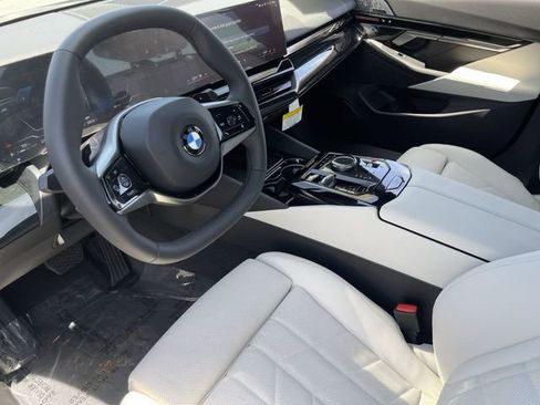 Used 2025 BMW 530i RWD image 17