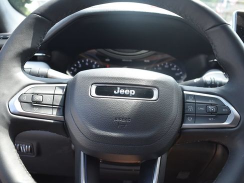 Used 2025 Jeep Compass Limited AWD/4WD image 13