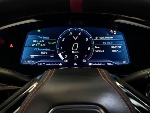 Used 2024 Chevrolet Corvette Stingray Premium Cpe w/ Z51 Performance Package RWD image 11