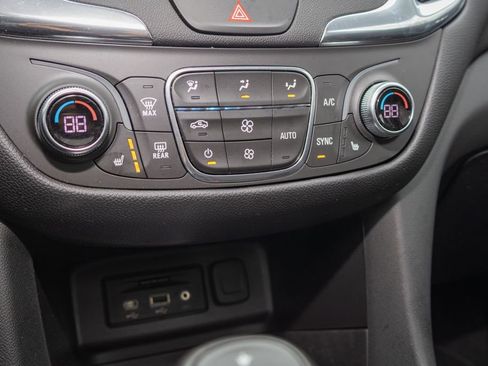 Used 2019 Chevrolet Equinox LT image 22