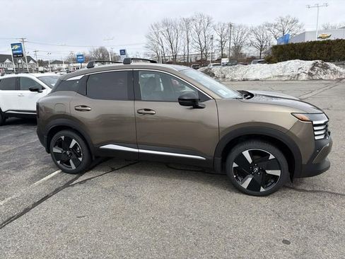 New 2026 Nissan Kicks SR w/ Cold Weather Package AWD/4WD image 4