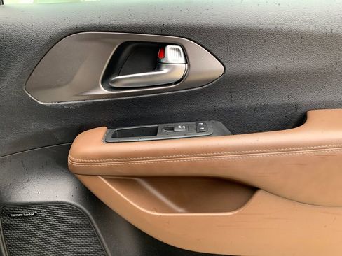 Used 2020 Chrysler Pacifica Limited w/ Advanced Safetytec Group image 22