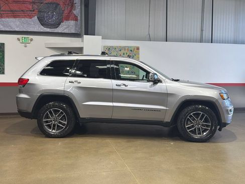 Used 2019 Jeep Grand Cherokee Limited AWD/4WD image 4