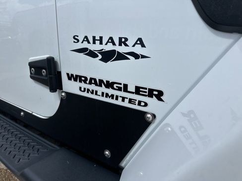 Used 2015 Jeep Wrangler Unlimited Sahara image 7