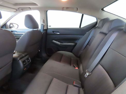 Used 2019 Nissan Altima 2.5 SV FWD image 16