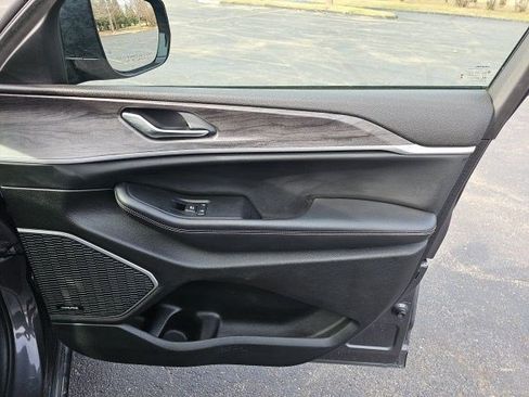 Used 2023 Jeep Grand Cherokee L Limited w/ Black Appearance Package image 14