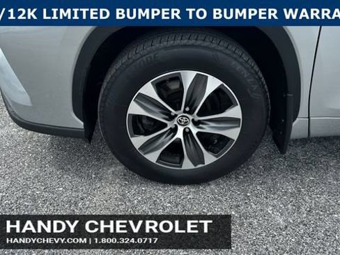 Used 2021 Toyota Highlander XLE AWD/4WD image 9