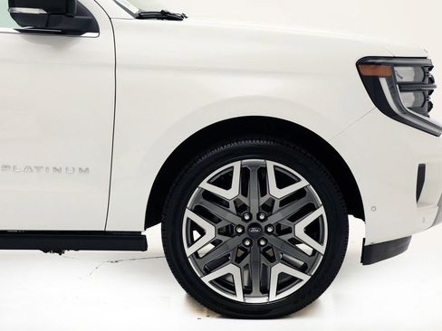 Used 2025 Ford Expedition Max Platinum w/ Platinum Ultimate Package image 40